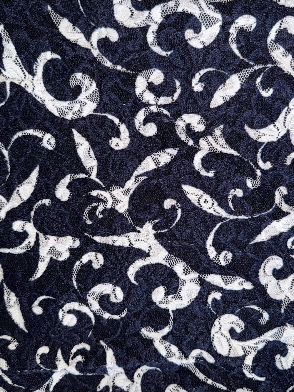 Anne Fontaine Bold Navy & White Lace Pattern Tank and Blouse Set - Picture 11 of 16